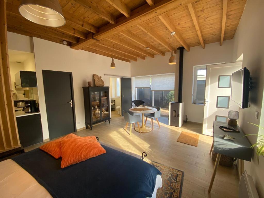 A La Belle Etoile Appartement Montbrison Buitenkant foto